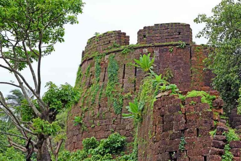 11 Forts In Goa Famous Forts In North South Goa Treebo Blogs