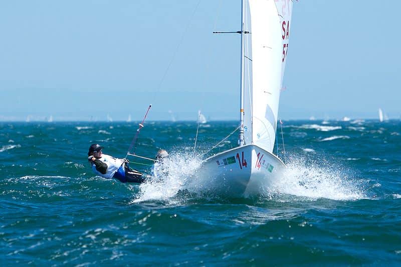 An adventure sports enthusiast executing the perfect trapezing form