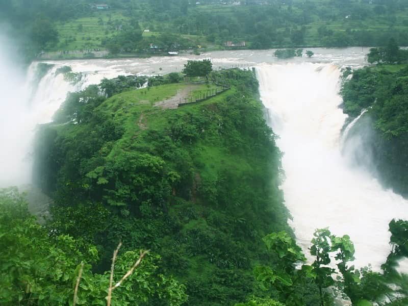 Randha Falls amidst lush greenery