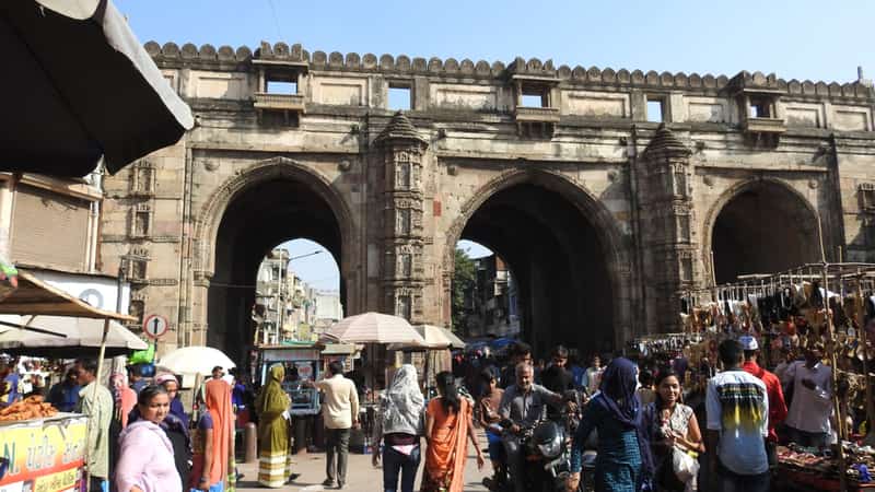 Teen Darwaza