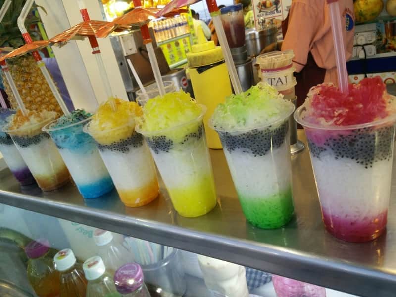 Don’t forget to try the Mumbai falooda at Juhu Beach