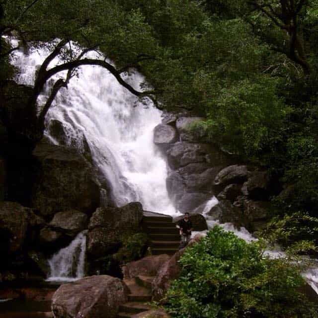 A Breathtaking View of the Ulakkai Aruvi Falls
