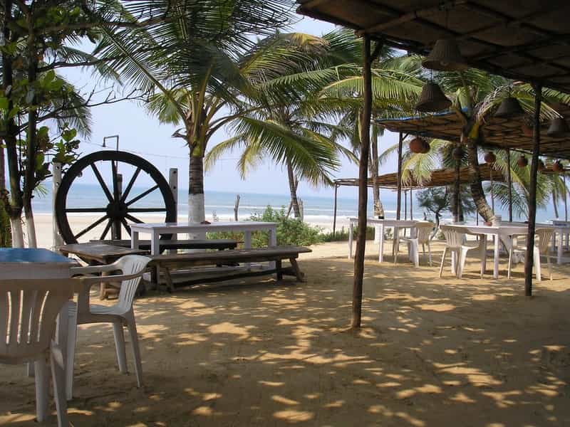 A chillout pub near the beach