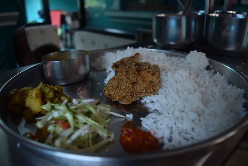 Every tourist must try the fish thali in Goa