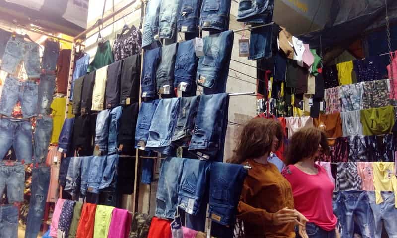 Get some good bargains while shopping at Hill Road, Bandra