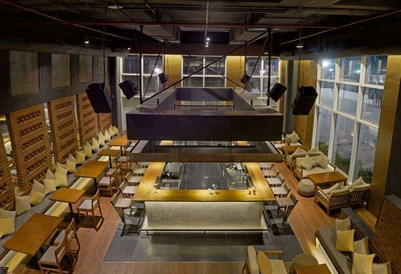 Komatose has a relaxed ambiance
