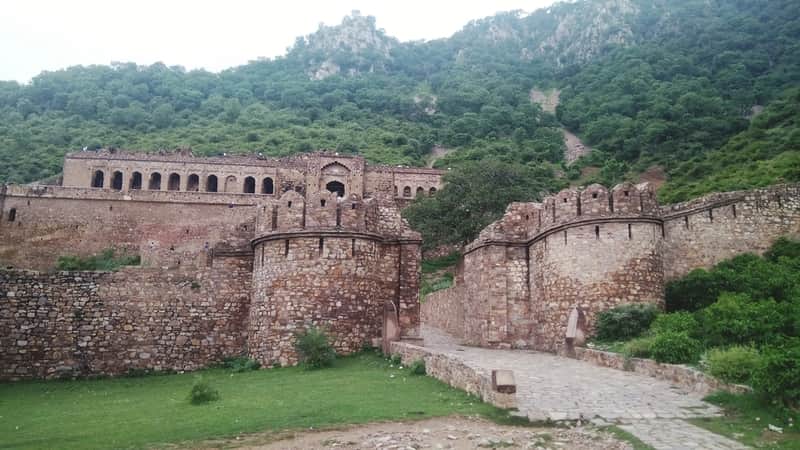 Bhangarh Fort and its Ruins