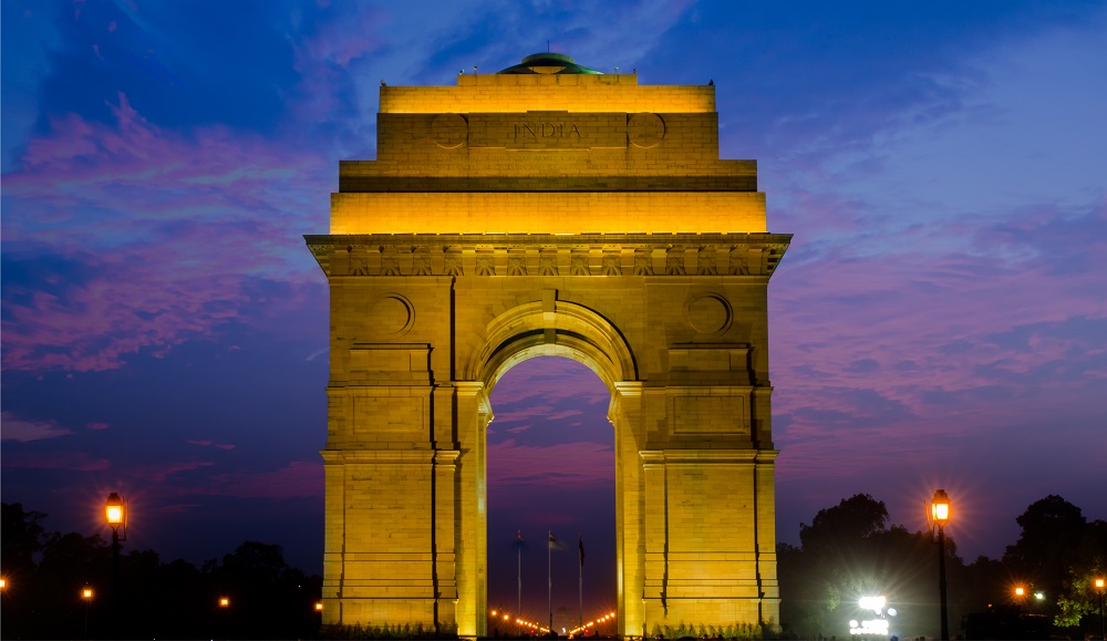 The India Gate looks stunning at night