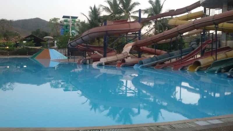 The famous Big Splash ride at Shangrila Resort & Waterpark