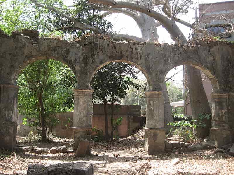 The ruins of the church 