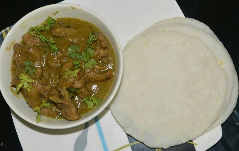 Ari Pathri and Chicken Curry