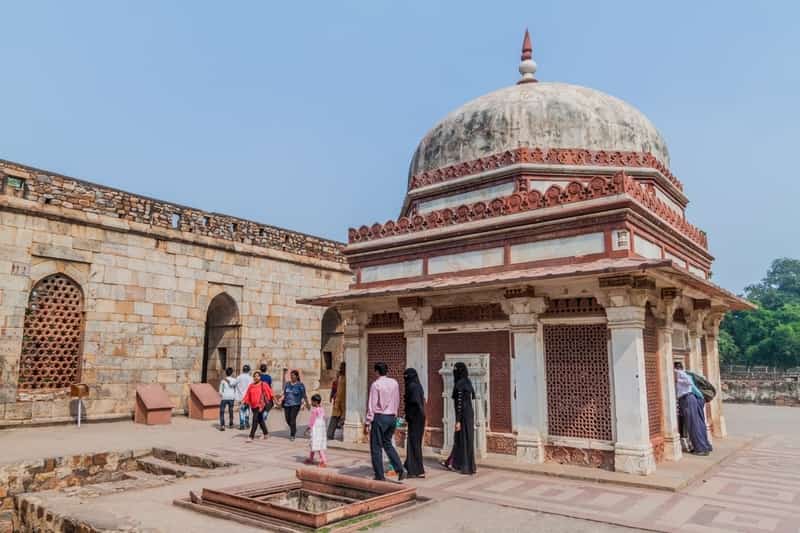 The Imam Zamin tomb features intricate jaali work