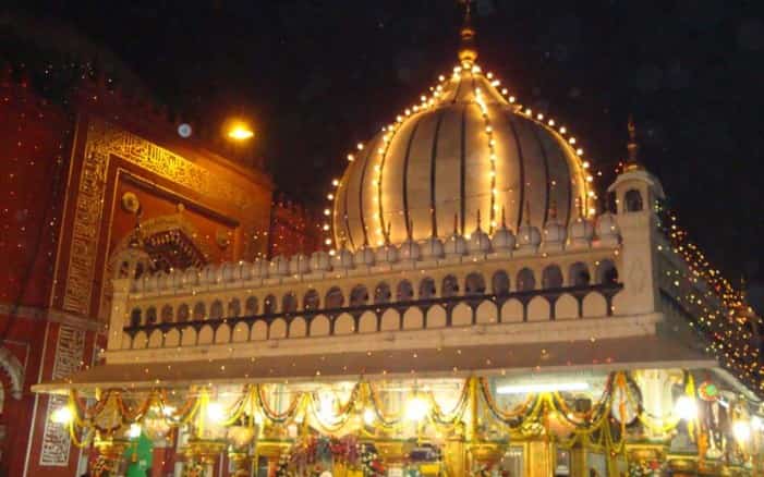 The Nizamuddin Dargah at night
