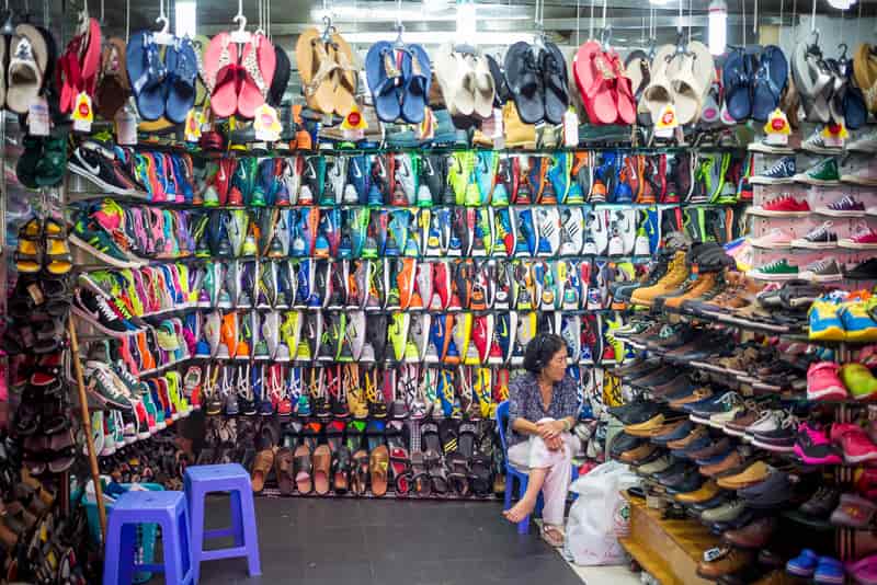 Wholesale shoe market in Delhi at Tank Road (source)