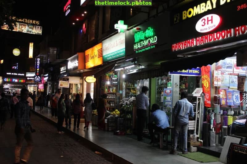 A famous street food and shopping destination in Delhi