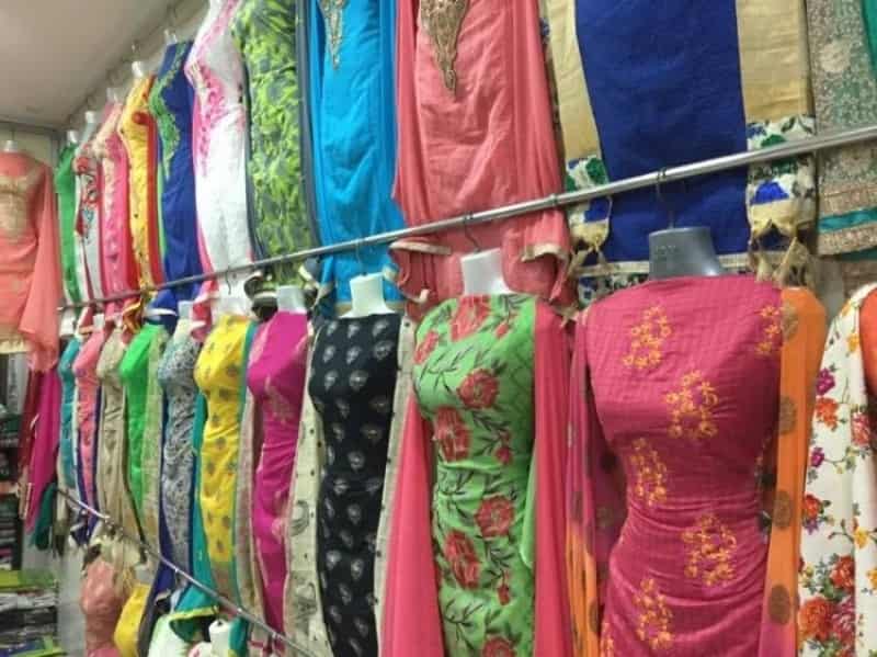 Hindmata Market is the place to vist if you’re looking for traditional Indian attire