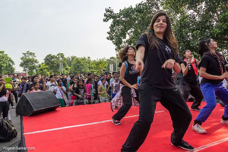 People performing at the Raahgiri Day