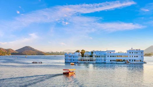 10 Reasons To Visit Lake Pichola in Udaipur