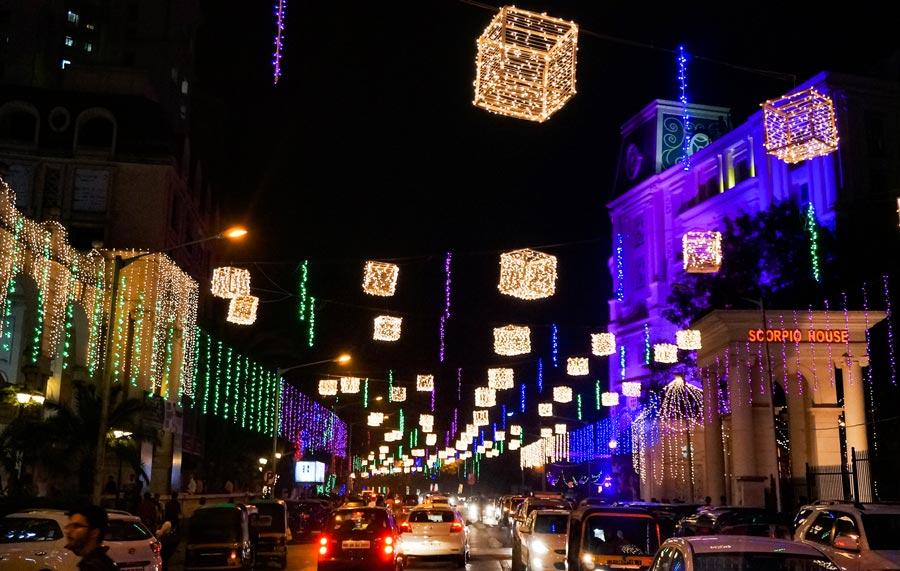 Streets in Mumbai decked up for Christmas