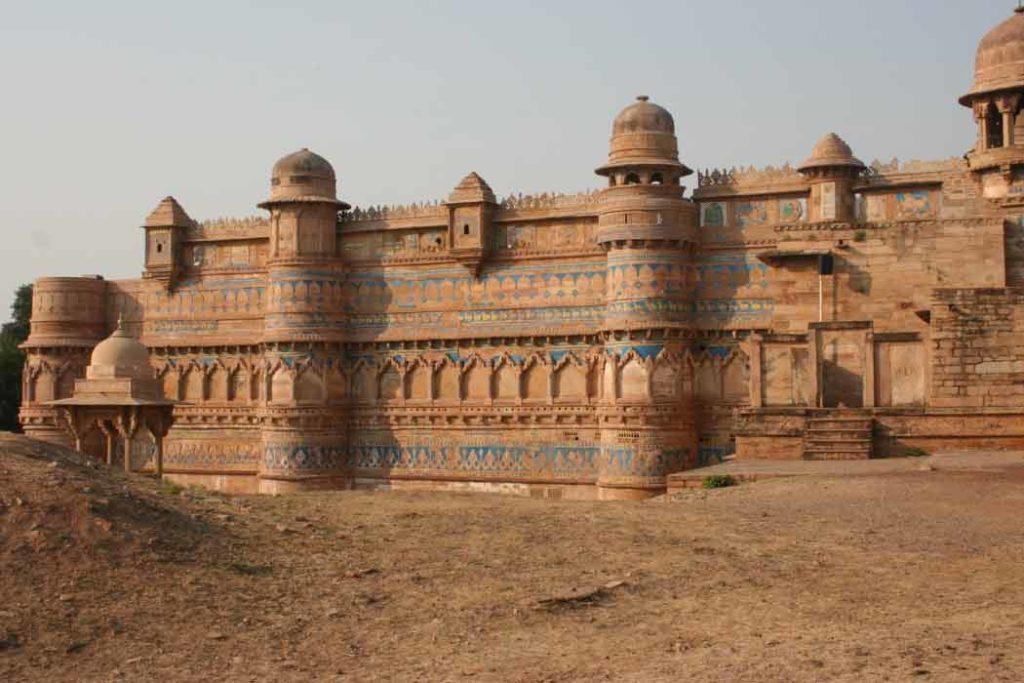 The list of historic places to visit in Madhya Pradesh is incomplete without the mention of Gwalior Fort.