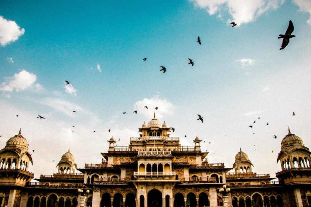 Visit beautiful palaces in weekend getaways near Jaipur.
