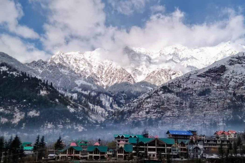 The snow capped mountains of Manali during weekend getaways from Ludhiana.