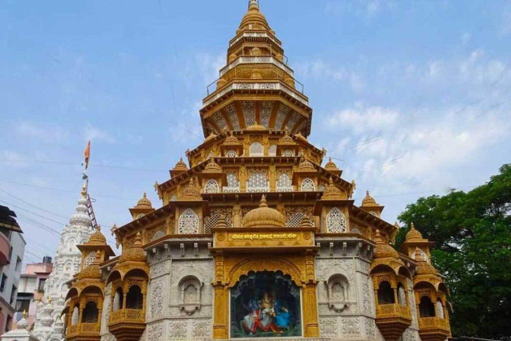 Dagdusheth Halwai Ganpati Temple, Pune is one of the best temples to visit on Ganesh Chaturthi 2022. 
