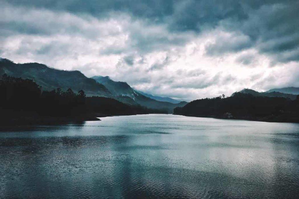 The magic of Kundala Lake while visiting the best places in Munnar.