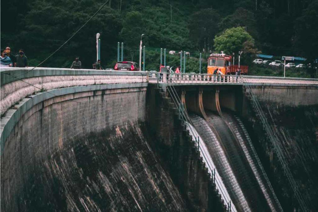 Make the most at Mattupetty Dam while visiting the bets places in Munnar. 