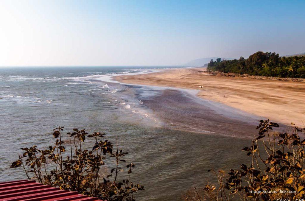 Th stunning beaches near Pune are worth visiting. One such is the Dapoli Beach.