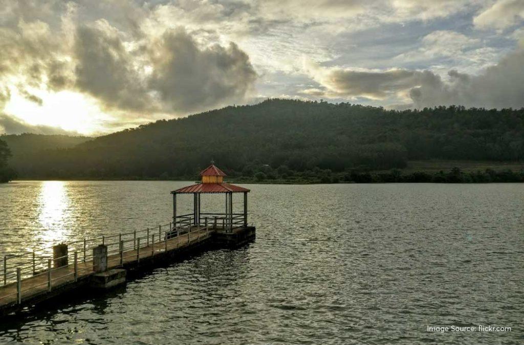 The Hirekolale Lake is one of the most beautiful tourist places in Chikmagalur.