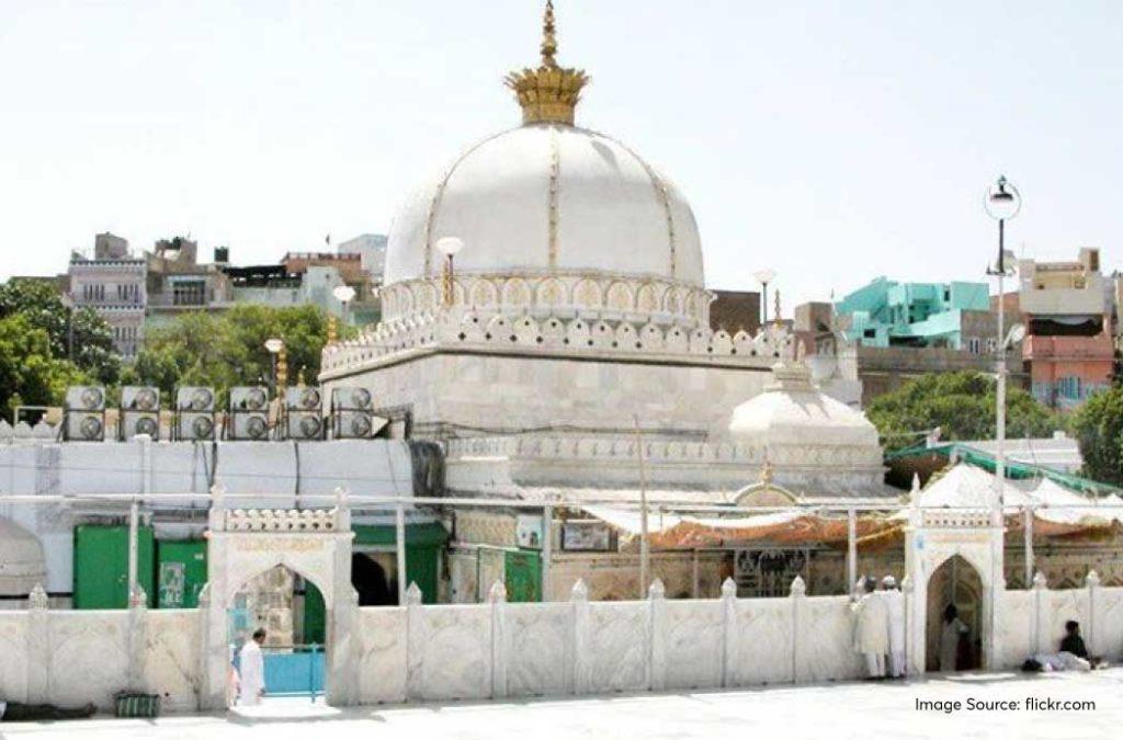 Also known as Khwaja Gharib Nawaz Dargah Sharif, the dargah is one of the popular places of worship in Rajasthan.