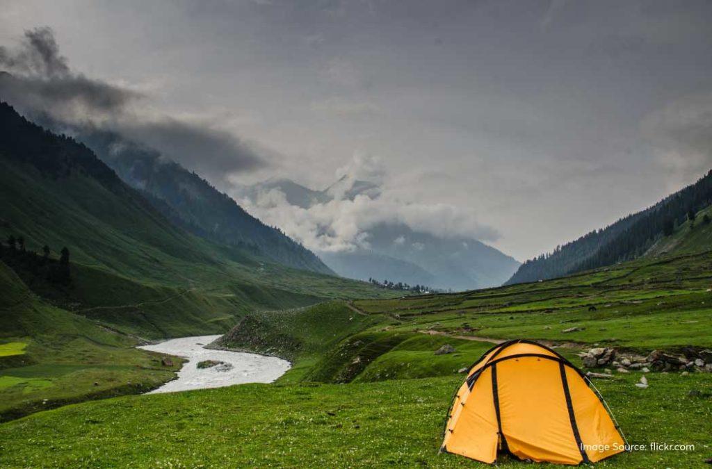 Camping-things to do during snowfall in Kashmir