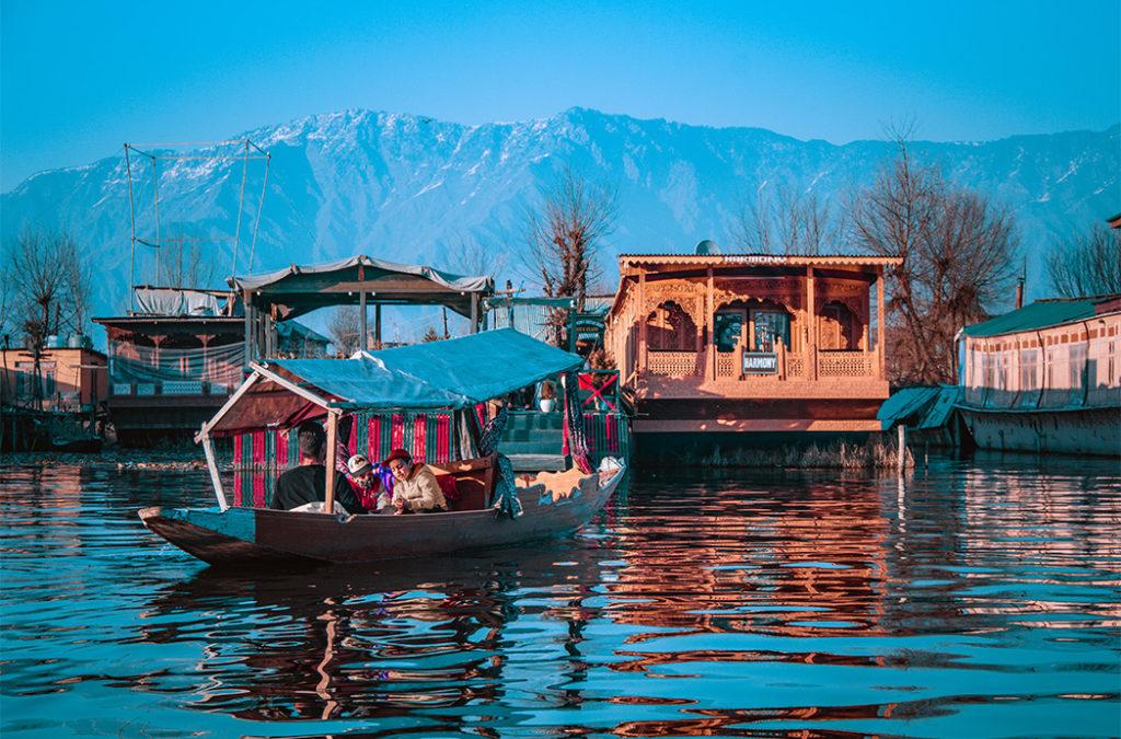 With the perfect backdrop of mountains, Srinagar happens to be one of the amazing winter tourist places in India.