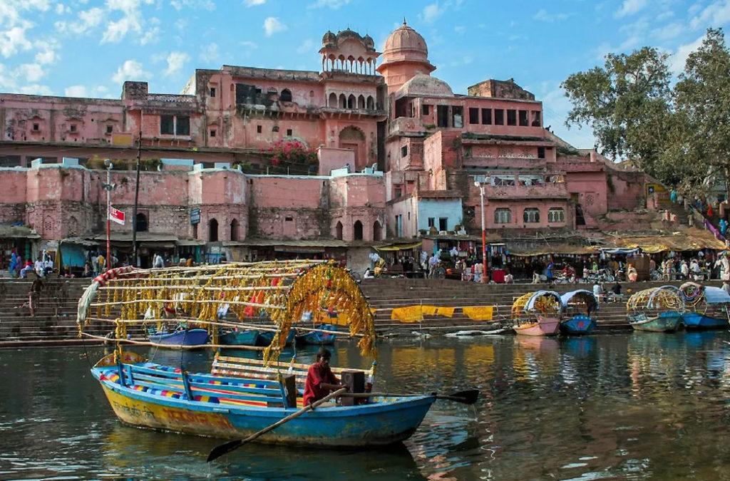 Chitrakoot is one of the top hill stations near Lucknow