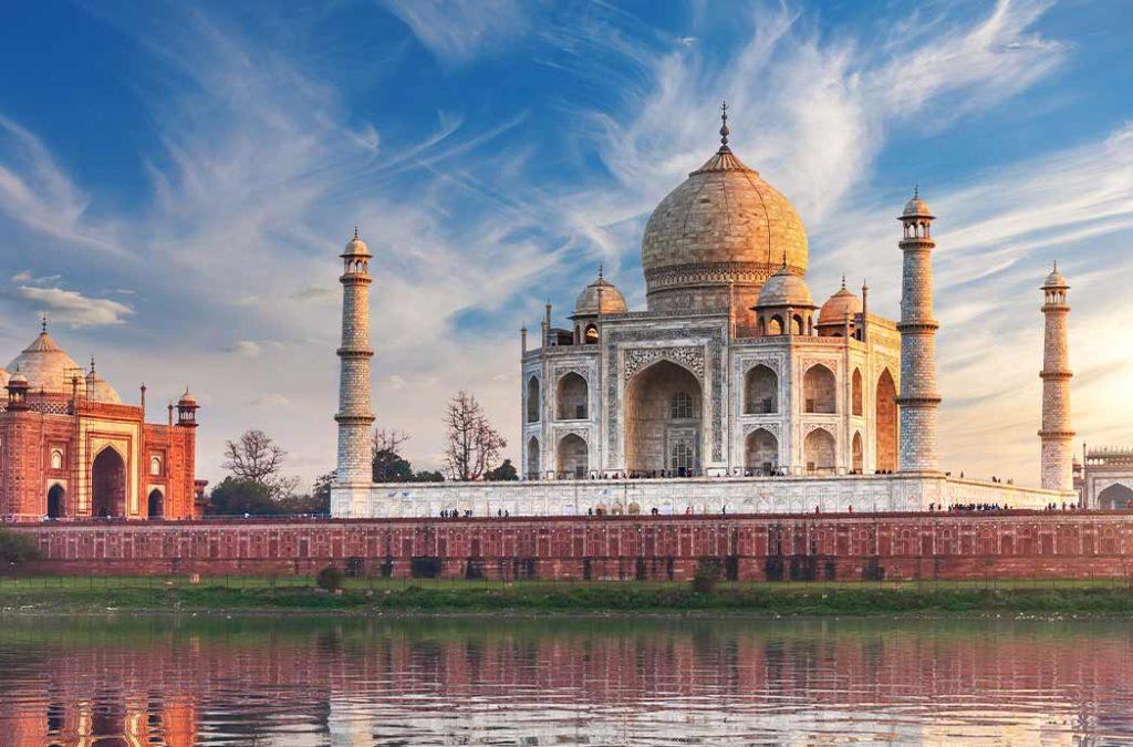 Agra is one of the scenic places to visit for Valentine's Day 2023