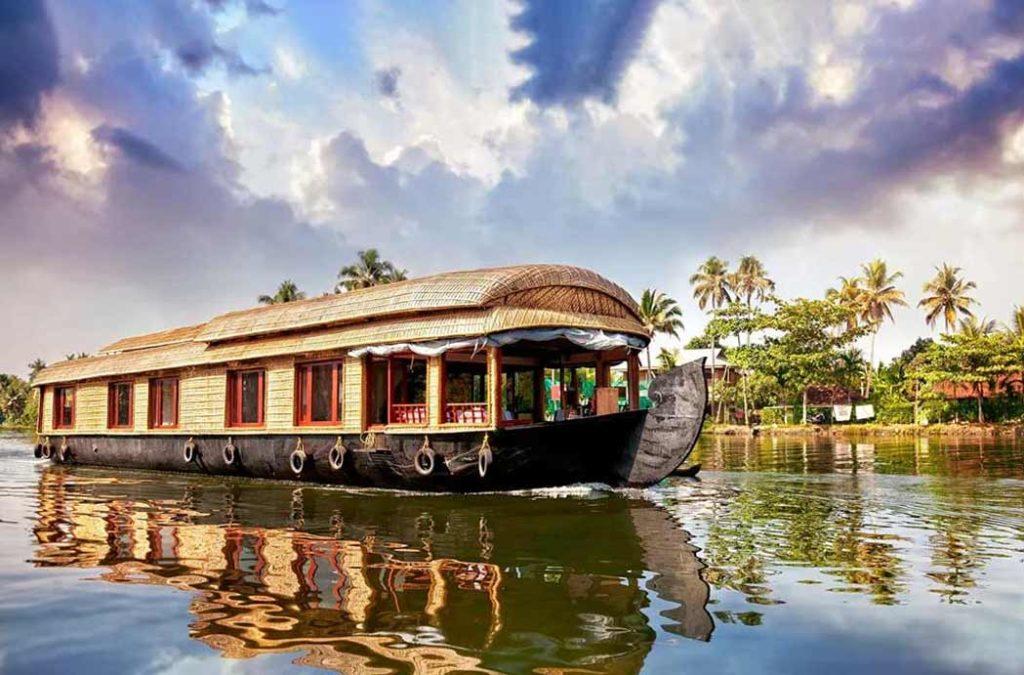 Alleppey is one of the top places to visit for Valentine's Day 2023
