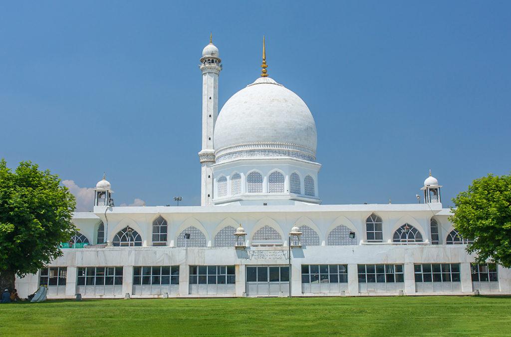 Do add Hazratbal Masjid to your Kashmir itinerary