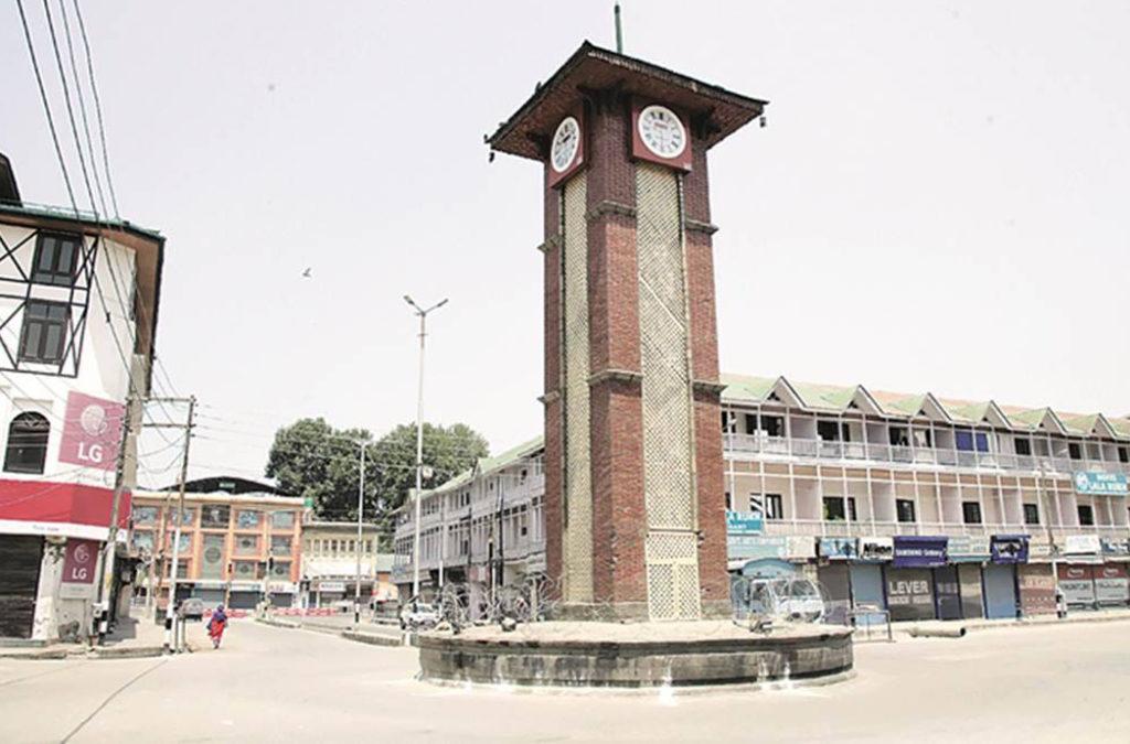Add shopping in the famous market square of Lal Chowk to your Kashmir itinerary