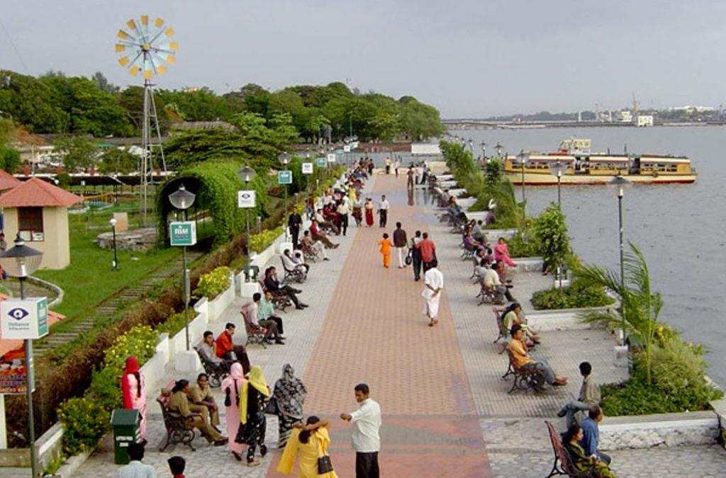 A stroll at the Marine Drive or a boat ride is the most iconic things to do in Kerela