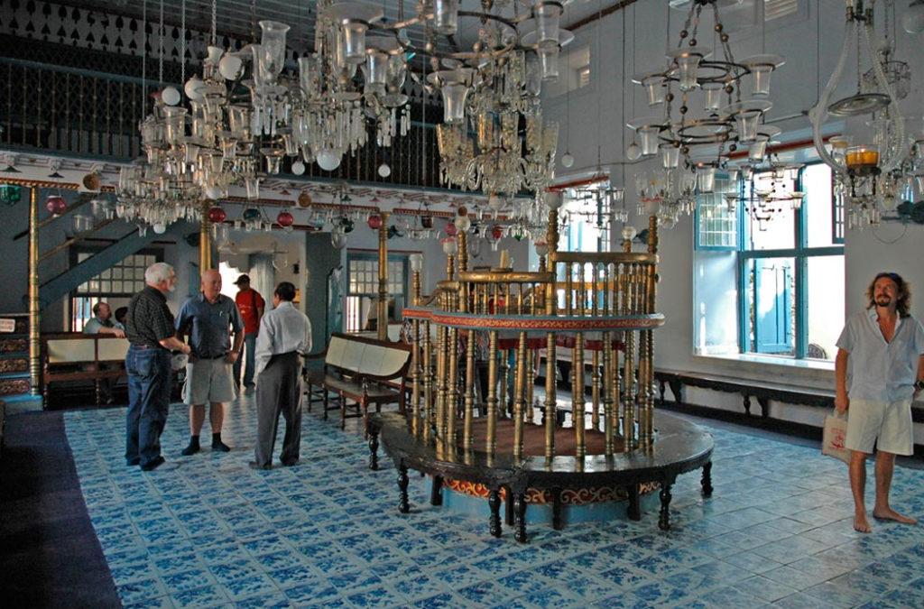 Do go to the historical Paradesi Synagogue and count it as one of the most important things to do in Kochi