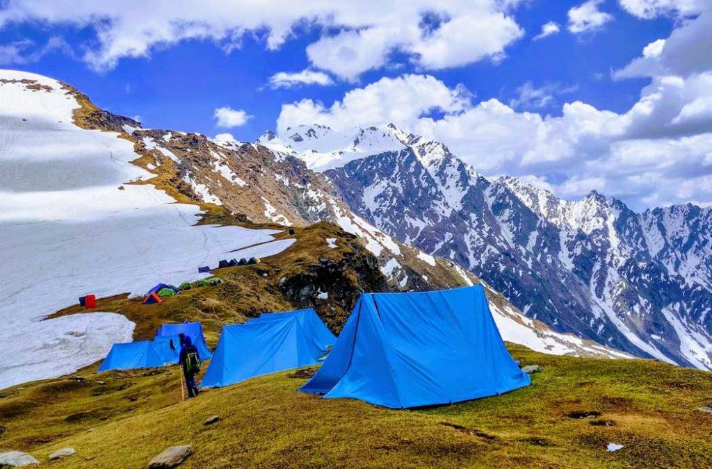 Naggar Village is the best place for camping with open skylines, scenic beauty, and snow capped mountains. 