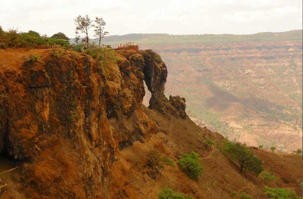 The Needle Hole Point or the Elephant Head Point in Mahabaleshwar is a viewpoint that offers panoramic glimpses of the surrounding valley. 