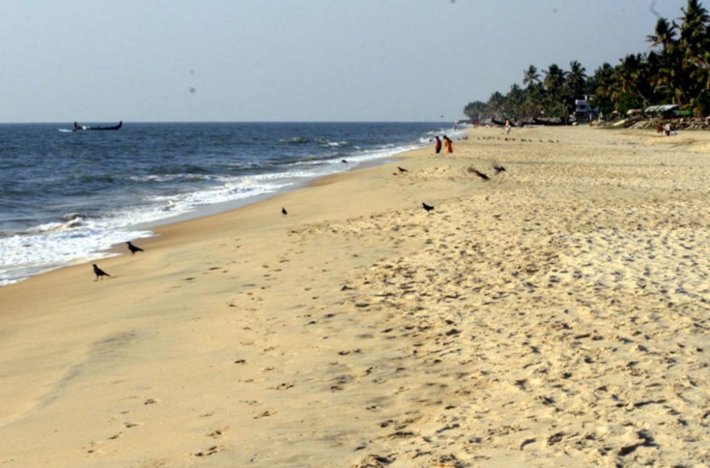 Best time to visit Alleppey is when Alappuzha Beach is at its full glory. 