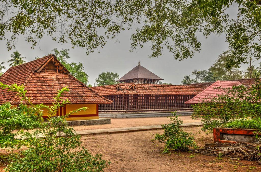 Kandiyur is a village that is close to Thanjavur city. After a 9km scenic road trip, you will reach the heart of this paradise that will remind you of the bygone era. 