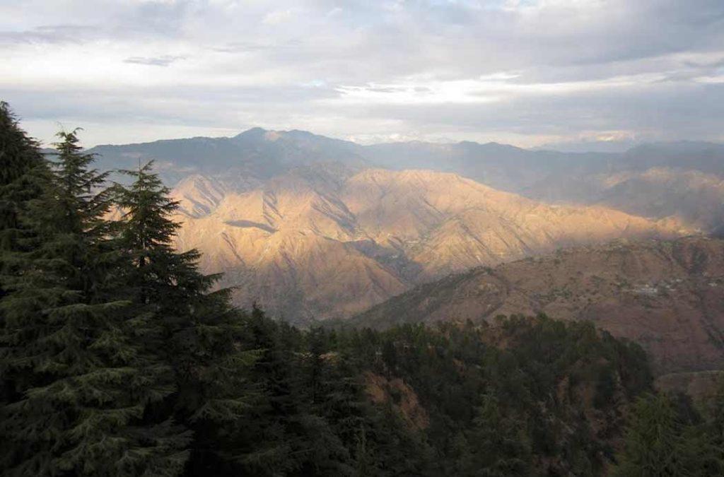 Lal Tibba is the highest viewpoint in Mussoorie that will give you telescopic views of Kedarnath and Badrinath!