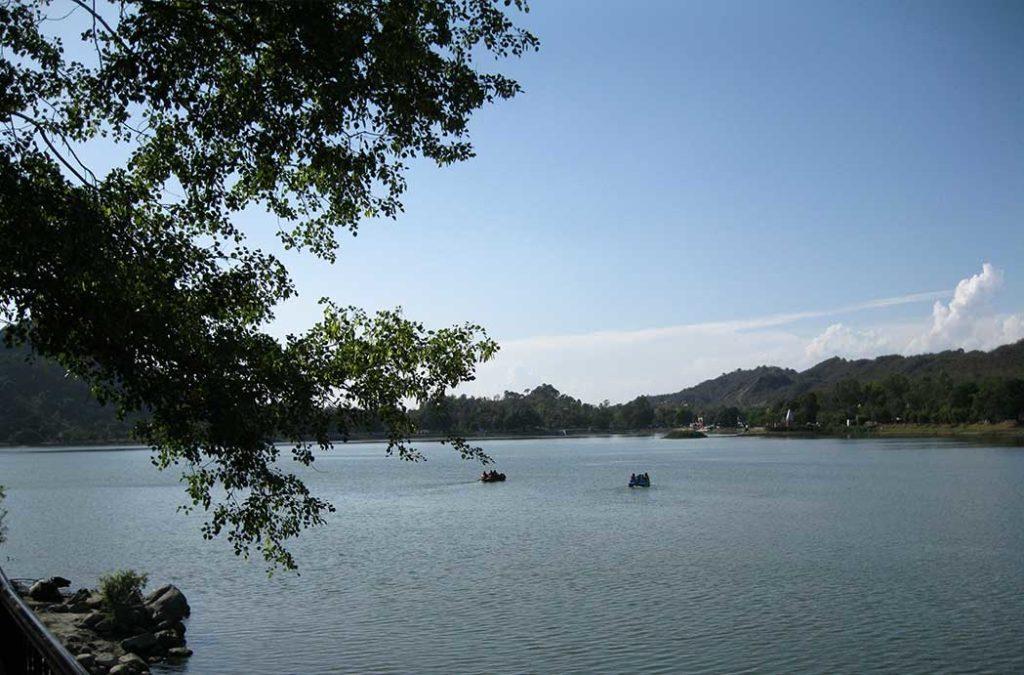 The Mansar Lake is known for its pristine waters that reflect the bright blue color of the Jammu skies. 