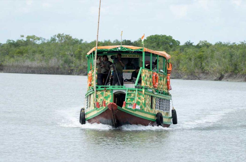 Explore one of best houseboat destinations in India