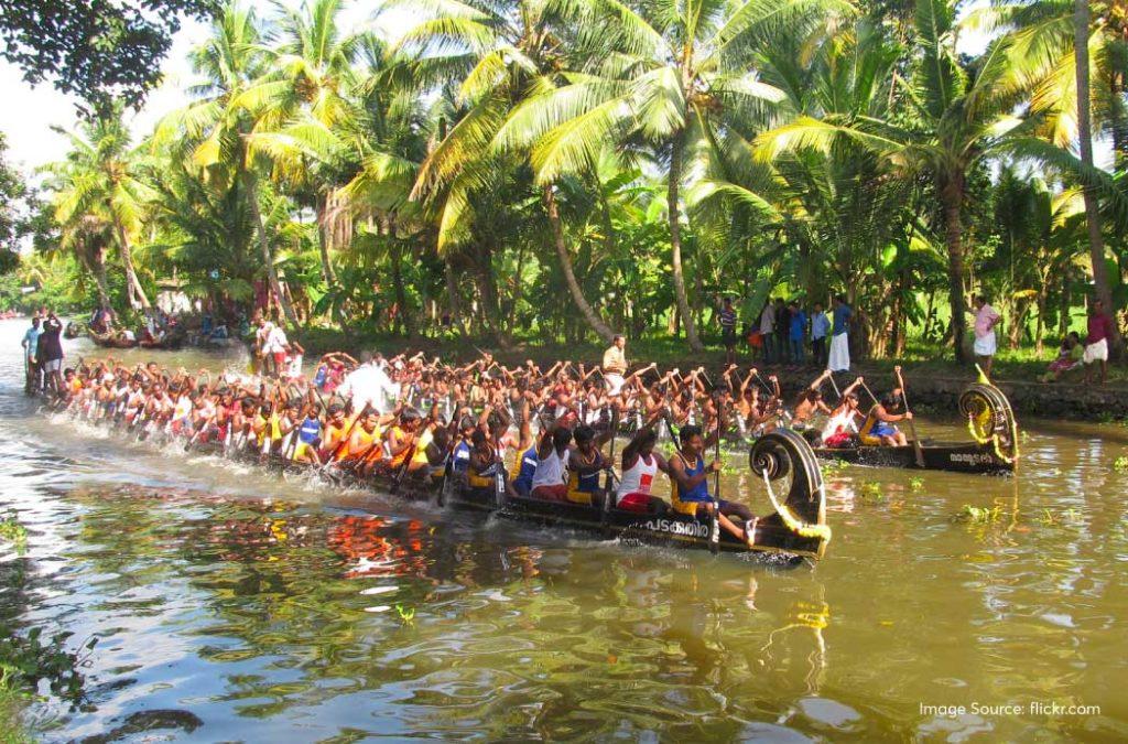 You will also see people referring to this Kerala Boat Race as Sree Narayana Jayanthi Vallam Kolli.
