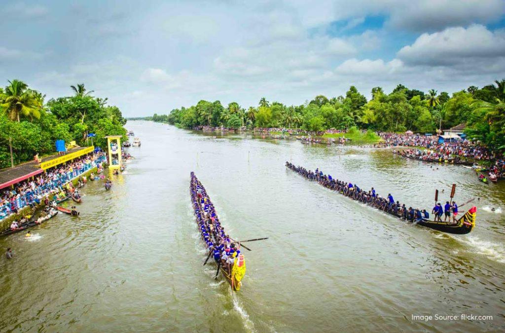 The Payippad Jalotsavam is a three-day event where the rowers paddle with great fervor, captivating the spectators!